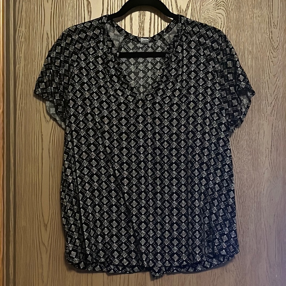 Black & White Top - Large